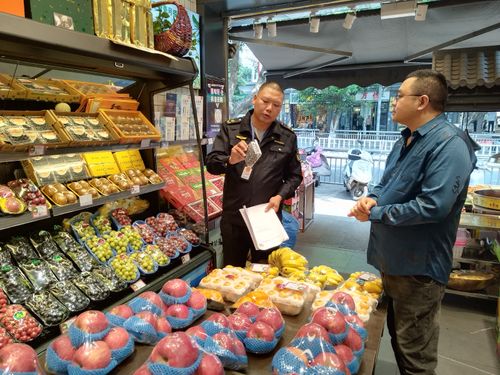 守護(hù)消費(fèi)與生態(tài) 瀘州納溪市場(chǎng)監(jiān)管局開(kāi)展生鮮食用農(nóng)產(chǎn)品過(guò)度包裝專(zhuān)項(xiàng)檢查